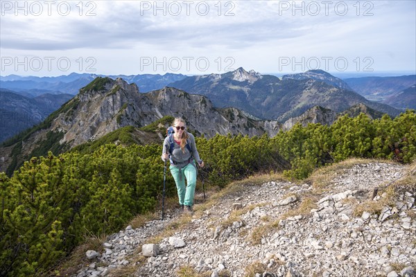 View over the mountain ridge of the Schindergebirge to the Bavarian Schinder, mountaineer on hiking trail to the Austrian Schinder, Bavarian Prealps, Mangfall mountains, Bavaria, Germany, Europe