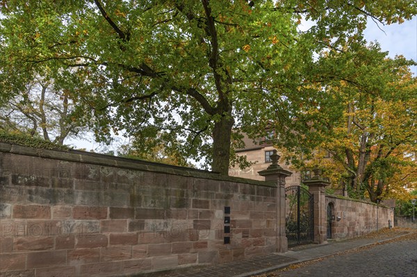 Castle wall of Linksches Schloss, Cnopfschenschloss, mentioned around 1517, rebuilt and renovated from 1878 to 1880, Ziegenstraße 5, Nuremberg-Mögeldorf, Middle Franconia, Bavaria, Germany, Europe