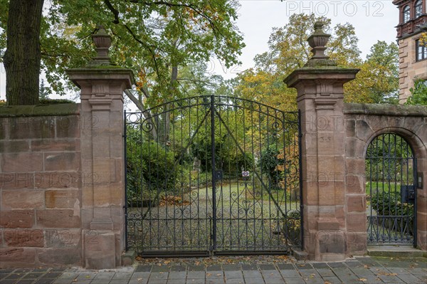 Entrance gate of Linksches Schloss, Cnopfschenschloss, mentioned around 1517, rebuilt and renovated between 1878 and 1880, Ziegenstraße 5, Nuremberg-Mögeldorf, Middle Franconia, Bavaria, Germany, Europe