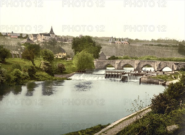 East Farleigh Lock, in der Nähe von Maidstone, England / near Maidstone, England, Historic, digitally restored reproduction from a 19th century original, 1880, Record date not stated