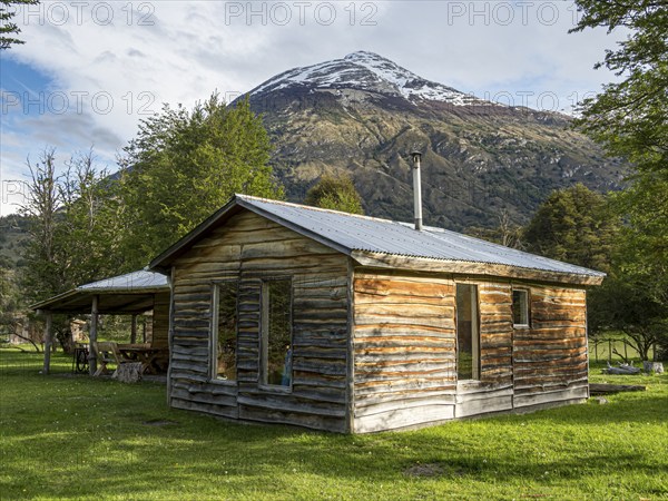 Guesthouse at refugio Rio Nadis, farm with sheep, horses and touristic services, Patagonia, Chile, South America