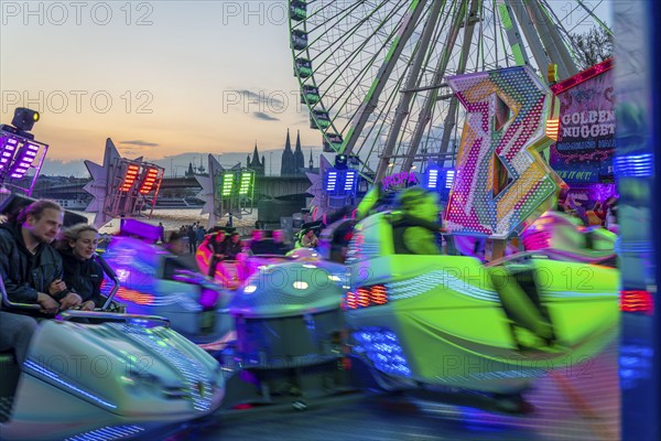 Deutz funfair on the Rhine, at Easter, funfair, break-dancer ride, Ferris wheel, Cologne Cathedral, Cologne, North Rhine-Westphalia, Germany, Europe