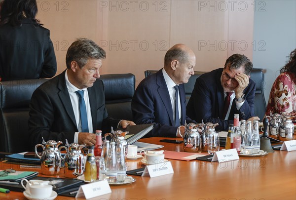 Federal Chancellor Olaf Scholz (M) in conversation with the Head of the Chancellery Wolfgang Schmidt (R), and Federal Minister of Economics Robeck Habeck at the start of the cabinet meeting in the Chancellery, Berlin, 9 October 2024, Berlin, Berlin, Germany, Europe