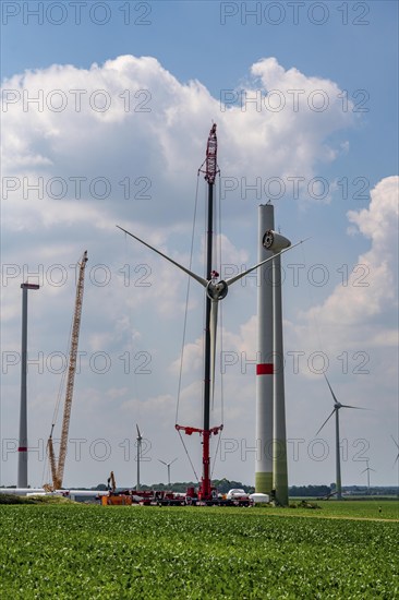 Repowering of a wind farm near Issum, 9 older wind turbines from the manufacturer Enercon (model series E-58) will be dismantled, which have been in operation for over two decades, will be replaced by a total of four Enercon E-160 turbines, under construction, with a total output of 22 megawatts, Lower Rhine, North Rhine-Westphalia, Germany, Europe