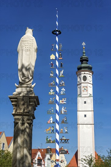 Marian figure on Marian column, maypole, bell tower of the market church St. Veit, Marienplatz, market square, Dorfen, Upper Bavaria, Bavaria, Germany, Europe
