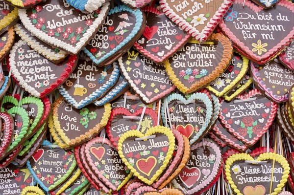 Gingerbread hearts with inscription made of coloured sugar, icing, gingerbread, Wies'n, Oktoberfest, Wiesn, Munich, Upper Bavaria, Bavaria, Germany, Europe