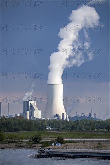 View across the Rhine to the STEAG coal-fired power plant Walsum, Block 10, cooling tower, parts of the Thyssenkrupp Steel steelworks in Bruckhausen, Marxloh, cargo ship, Duisburg, North Rhine-Westphalia, Germany, Europe