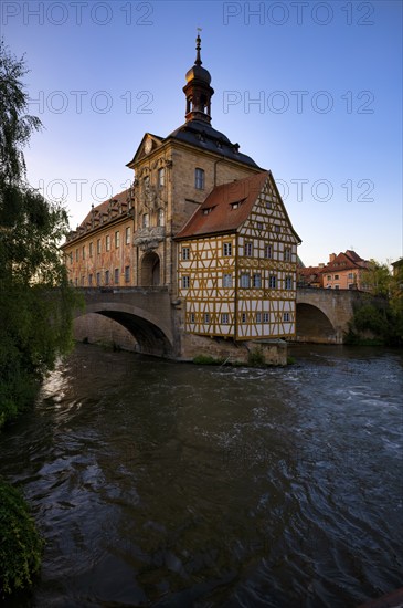 Upper Bridge, Old Town Hall, Regnitz, historic old town, blue hour, evening mood, Bamberg, Upper Franconia, Bavaria, Germany, Europe