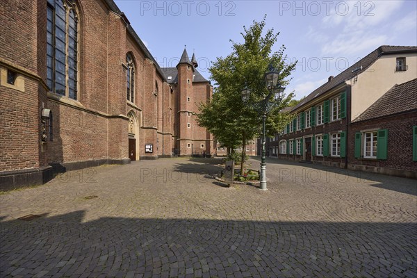 St Lambert's Basilica and residential building on Stiftsplatz in the old town centre of Düsseldorf, state capital, independent city, North Rhine-Westphalia, Germany, Europe