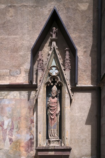 Sandstone sculpture, statue, late Gothic St Nicholas on the south wall, parish church, parish church of St Nicholas, Merano, Merano, South Tyrol, Autonomous Province of Bolzano, Italy, Europe