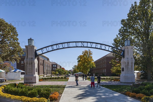 Students under Gateway to the Future arch on the campus of Purdue University in West Lafayette, Indiana, USA, North America