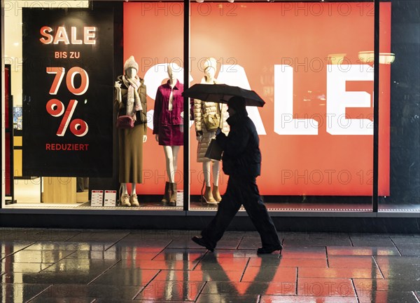 Sale, clearance sale at Galeria Kaufhaus an der Hauptwache, at Große Eschenheimer Straße and pedestrian zone Zeil, Frankfurt am Main, Hesse, Germany, Europe