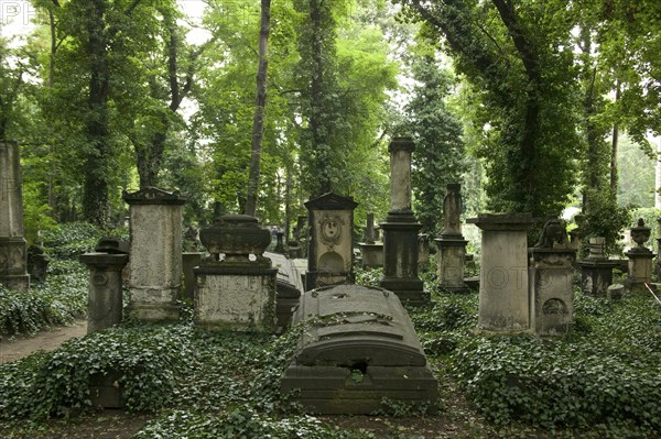The Elias Cemetery in Dresden is considered to be the city's most culturally and historically significant cemetery. The burial site in the Pirnaische Vorstadt district, which has been closed since 1876 for traffic and security reasons, has been a listed building since 1924