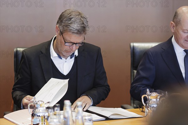 From right: Olaf Scholz (SPD), Federal Chancellor and Robert Habeck (Alliance 90/The Greens), Federal Minister for Economic Affairs and Climate Protection and Vice-Chancellor, in the Cabinet, Cabinet meeting, Berlin, 6 November 2024