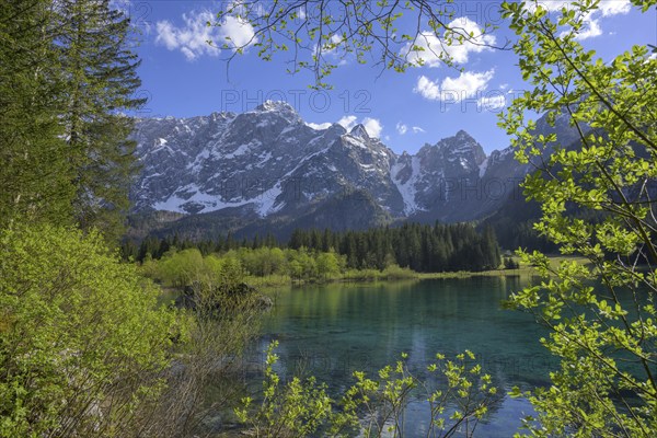Lago Fusine and the Mangart mountain range, Tarvisio, province of Udine, Italy, Europe
