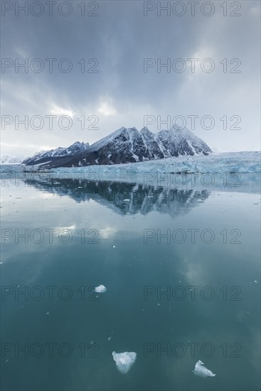 Mountains and glacier edge of Monacobreen, Liefdefjord, Woodfjord area, Spitsbergen Island, Svalbard and Jan Mayen archipelago, Norway, Europe