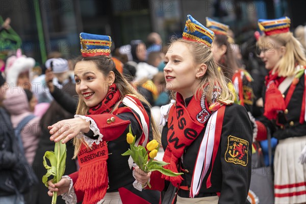 Rose Monday parade in Düsseldorf, groups of carnival societies and other participants in the street carnival, North Rhine-Westphalia, Germany, Europe
