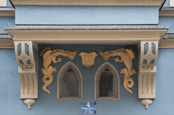 Detailed view of a bay window with dragon figures from a town house from 1899, Regensburg, Upper Palatinate, Bavaria, Germany, Europe