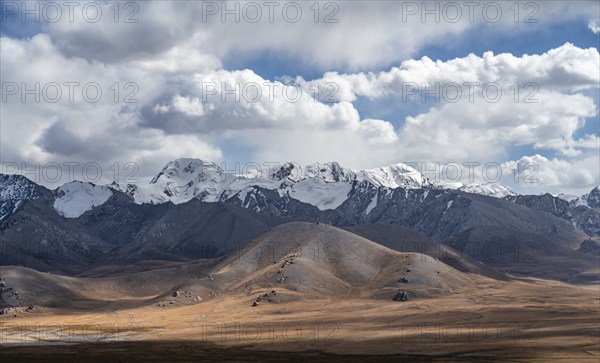 Mountains and plateau, Ak Shyrak Mountains, near Kumtor, Kara-Say, Tian Shan, Kyrgyzstan, Asia