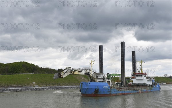 Construction work, construction site with dredger, dredger in the Kiel Canal, Kiel Canal, Schleswig-Holstein, Germany, Europe
