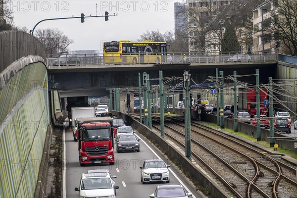 The Hausackerbrücke, inner-city road bridge over the A40 motorway and a light rail line, between Essen-Frohnhausen and Holsterhausen, extensively renovated in 2018, is already dilapidated again and has to be demolished, is to be rebuilt in 2026, for which the A40 and the underground line, the U18, must be closed, North Rhine-Westphalia, Germany, Europe