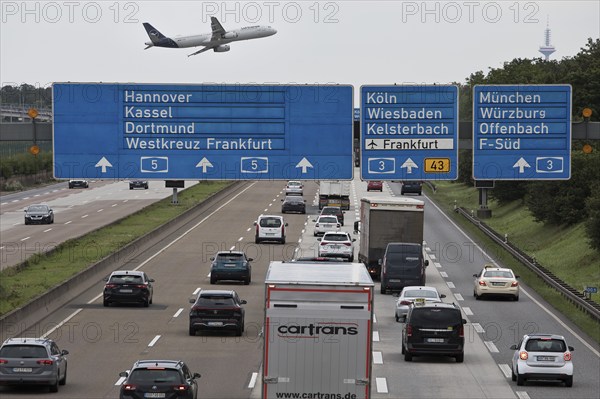 Aircraft from the airport located directly next to the motorway above the traffic on the A5 motorway, Frankfurt am Main, Hesse, Germany, Europe