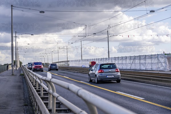 The Josef-Kardinal-Frings-Bridge, federal road B1, between Düsseldorf and Neuss, due to massive bridge damage, only one of 2 directional lanes is still passable, with a speed limit of 30 km/h and only for vehicles under 7.5 tonnes, the bridge is currently being renovated, North Rhine-Westphalia, Germany, Europe
