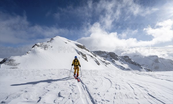 Ski tourers in a snowy mountain landscape, ascent to the Wildhorn, cloudy mood, high tour, Bernese Alps, Bernese Oberland, Switzerland, Europe