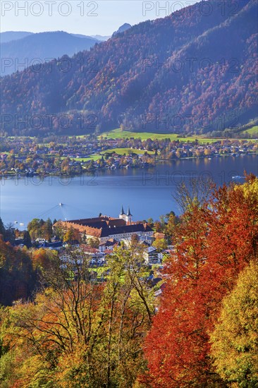 Panorama of the village and lake with the monastery castle in autumn, Tegernsee, Tegernsee, Tegernsee valley, Mangfall mountains, Bavarian Alps, Upper Bavaria, Bavaria, Germany, Europe