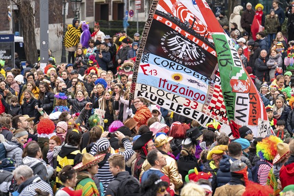 Rose Monday parade in Düsseldorf, foot groups of carnival societies and other participants in the street carnival, here Fortuna Düsseldorf, fan groups, North Rhine-Westphalia, Germany, Europe