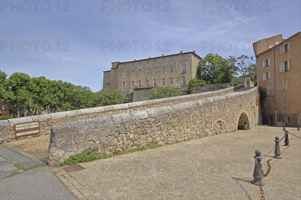 Baroque castle and access via bridge, mountain, path, Entrecasteaux, Provençal Alps, Western Alps, Alps, Var, Provence, France, Europe
