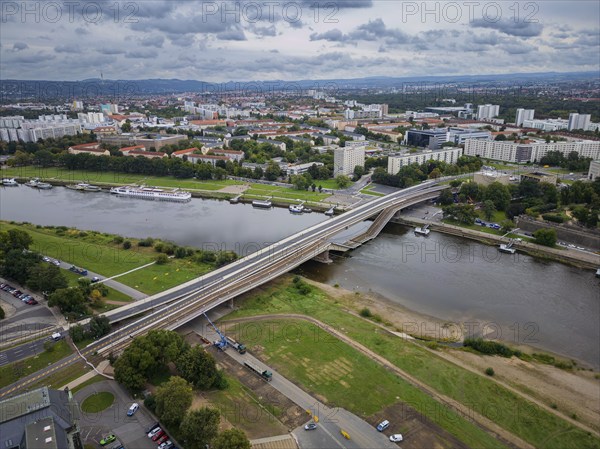 Dresden's Carola Bridge has collapsed over a length of around 100 metres. The section on which the trams normally run now lies in the Elbe, Carolabrücke Dresden, Dresden, Saxony, Germany, Europe