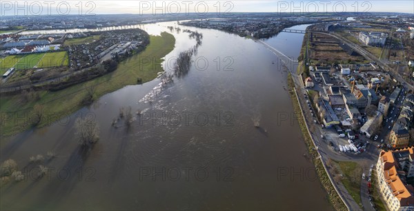 Due to the heavy precipitation in the form of snow and rain, alert level 3 has been declared on the Elbe in Dresden. The maximum level is expected to be 6.37 metres on 29.12.2023. The Elbe Friedrichstadt and Kaditz with the filled flood channels, Dresden, Saxony, Germany, Europe