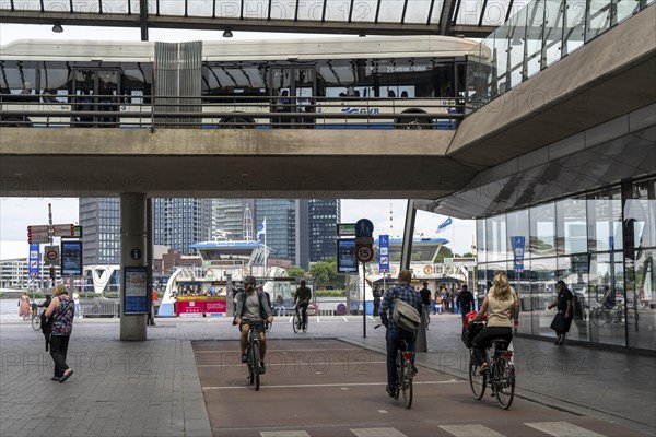Cycle path, cycle motorway, on De Ruijterkade, at Amsterdam Centraal station, Amsterdam, Netherlands