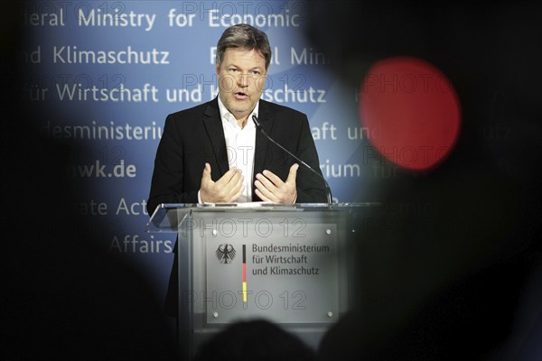 Robert Habeck, Federal Minister for Economic Affairs and Climate Protection and Vice Chancellor, in a press statement following the joint meeting with the security and defence industry. Berlin, 27.03.2024