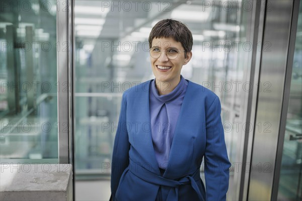 Anna Luehrmann (Alliance 90/The Greens), Minister of State for Europe at the Federal Ministry of Foreign Affairs and Federal Government Commissioner for Franco-German Cooperation, poses for a photo during a photo shoot. Berlin, 18 July 2024