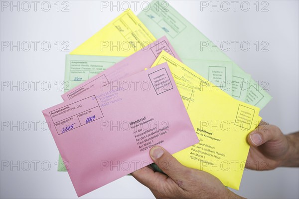 A man holds postal voting documents for the European elections, district council elections and municipal council elections in Brandenburg. Berlin, 04.06.2024