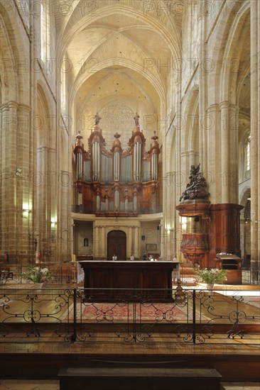 Organ and pulpit of the Gothic church, Ste-Marie-Madelein, interior view, wood carving, arts and crafts, Sainte, Saint-Maximin-la-Sainte-Baume, St, Ste, Var, Provence, France, Europe