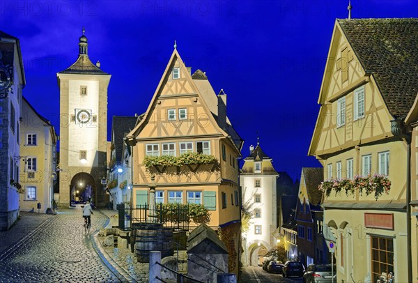 Plönlein and the Spitalgasse with the Siebersturm in the old town centre of Rothenburg ob der Tauber in the evening. Rothenburg, Bavaria, Germany, Europe