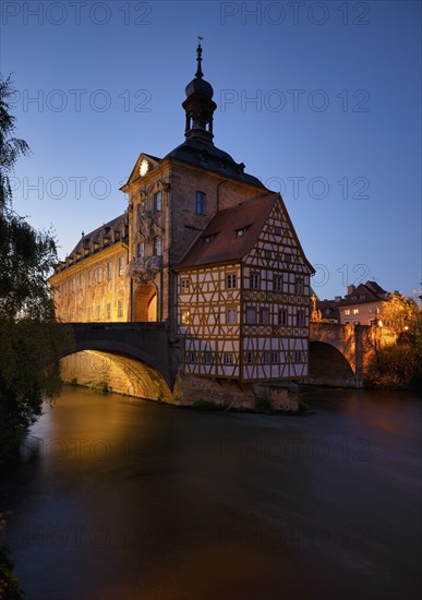 Night shot, Upper Bridge, Old Town Hall, Regnitz, historic old town, blue hour, evening mood, Bamberg, Upper Franconia, Bavaria, Germany, Europe