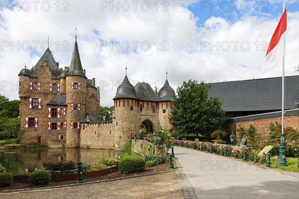 Satzvey Castle, medieval moated castle, Mechernich, Satzvey, Euskirchen district, castle in the Eifel, North Rhine-Westphalia, Germany, Europe