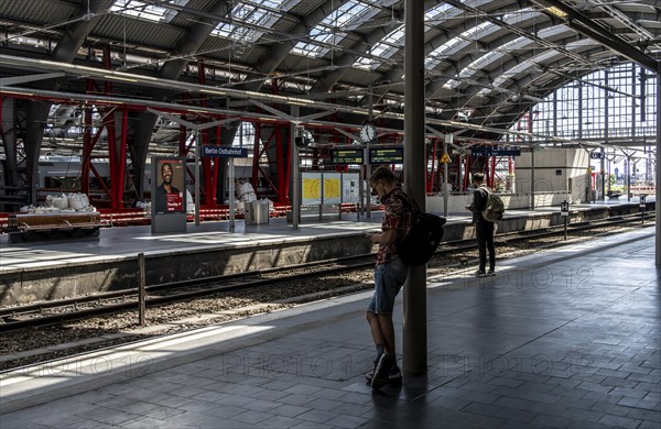 S-Bahn, platform and construction work at Berlin Ostbahnhof, Friedrichshain, Berlin, Germany, Europe