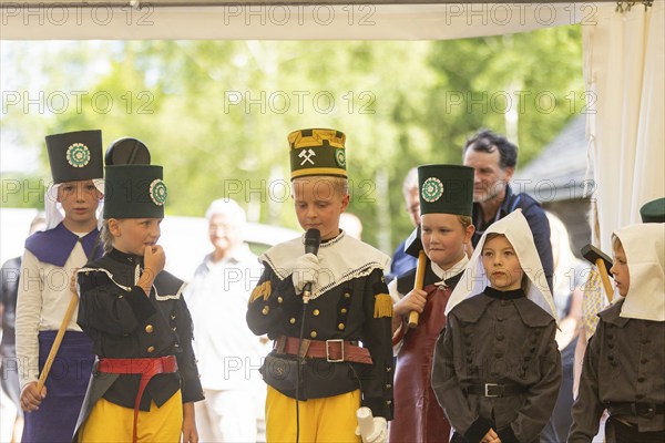 Minister President Michael Kretschmer visits Schneeberg on the occasion of the Mountain Dispute Day. Here is a performance by the children's group from Kinderhaus Neustädtel e.V., Siebenschlehner Pochwerk, Schneeberg, Saxony, Germany, Europe