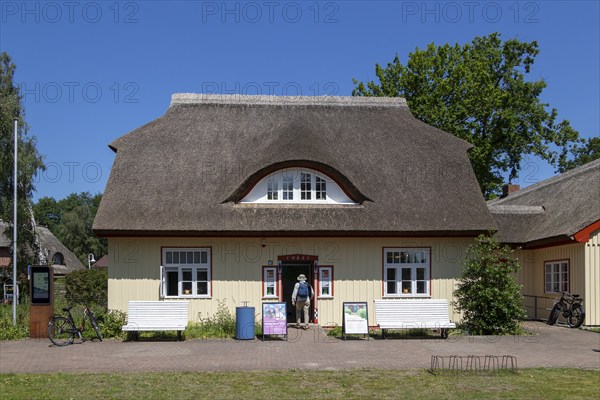 Thatched roof house, Prerow tourist information centre, Darß, Mecklenburg-Western Pomerania, Germany, Europe