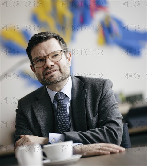 Marco Buschmann (FDP), Bundesminister der Justiz, aufgenommen im Rahmen eines Interview fue NBR in Berlin, 12.12.2023