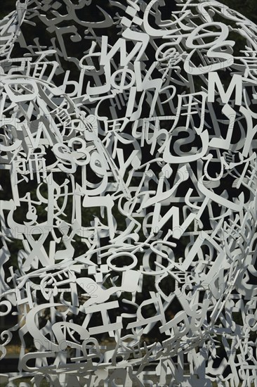 Sculpture Body of Knowledge by Jaume Plansa 2010, detail, letters, numbers, chaos, tangle, disorder, University Campus Westend, University, Campus, Westend, Main, Frankfurt, Hesse