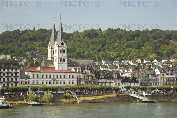 View of townscape with UNESCO St. Severus Church in Boppard, Rhine, Rhine bank, Rhineland-Palatinate, Upper Middle Rhine Valley, Germany, Europe