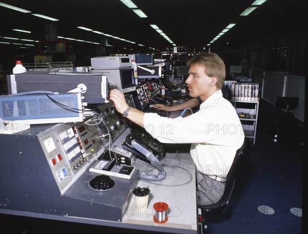 DEU, Deutschland: Die historischen Dias aus den Zeiten 80-90er Ereignisse und Personen aus Politik, Kultur, Arbeitsleben, Medizin u.a. Paderborn. FA. Nixdorf. Workplaces 80s