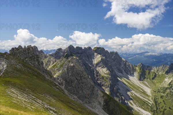 Panorama from the Großer Daumen (2280m) to the Daumengruppe with Wengenköpfe to the Nebelhorn (2224m), Allgäu Alps, Allgäu, Bavaria, Germany, Europe