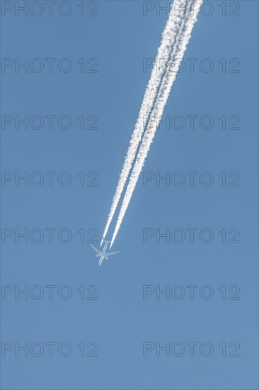 Airliners in flight in a blue sky in late summer. France